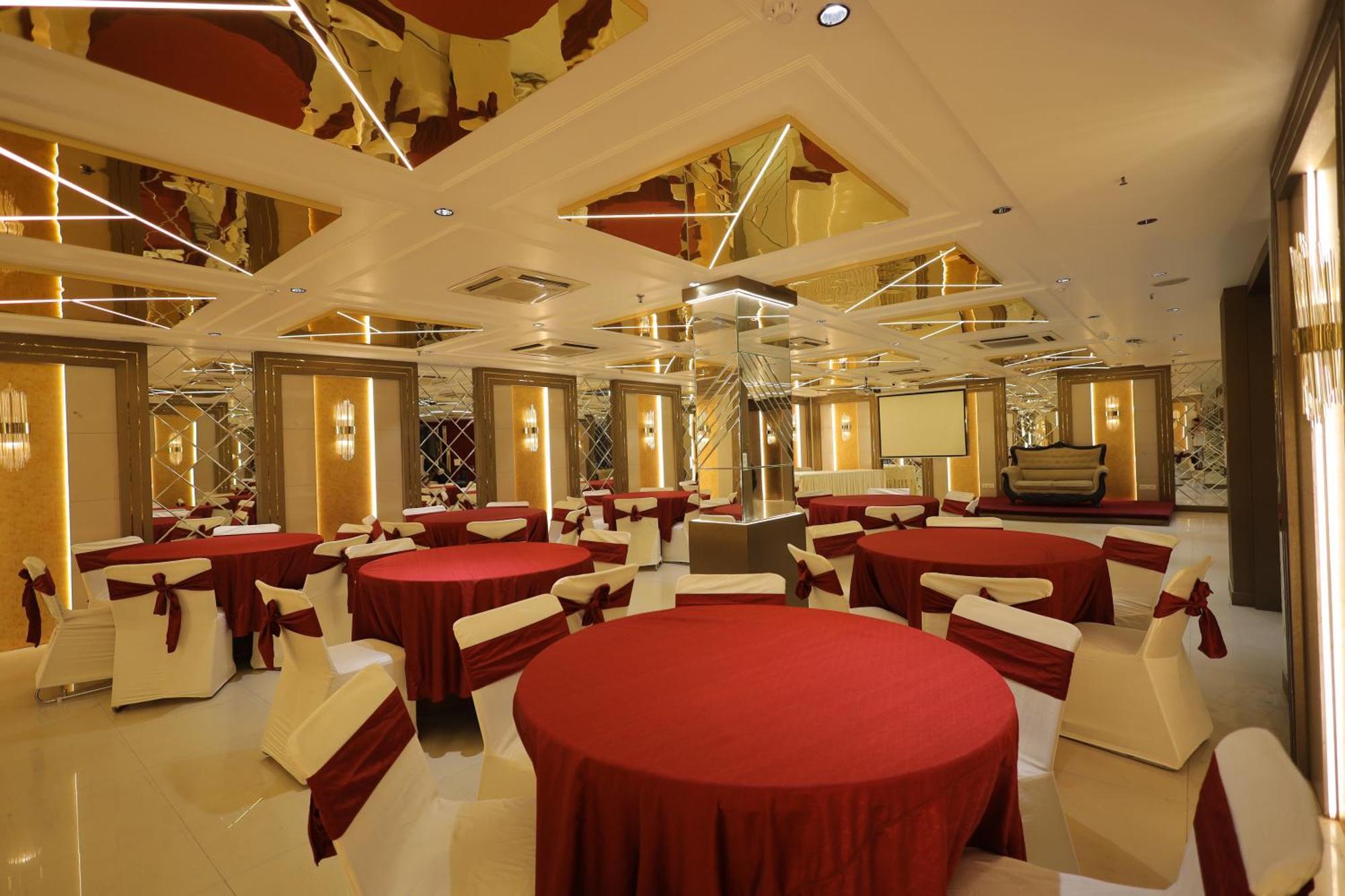 Surasena Regal Vista Agra Hotel 4*