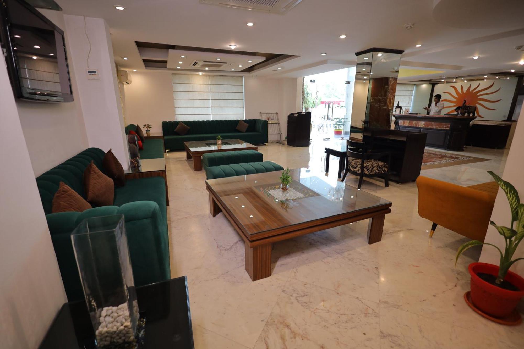 Hotel Surasena Regal Vista Agra 4*