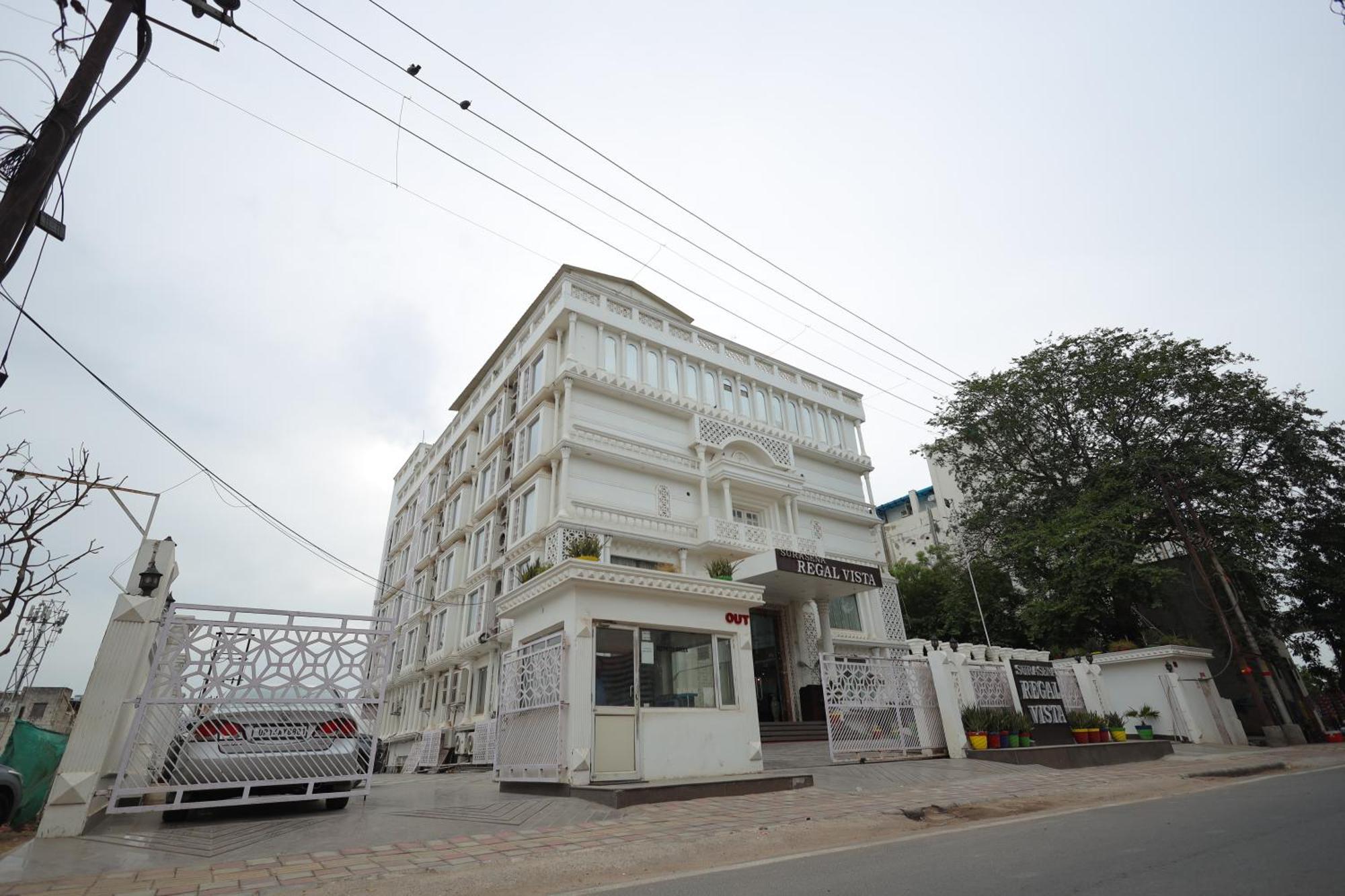 Hotel Surasena Regal Vista Agra 4*